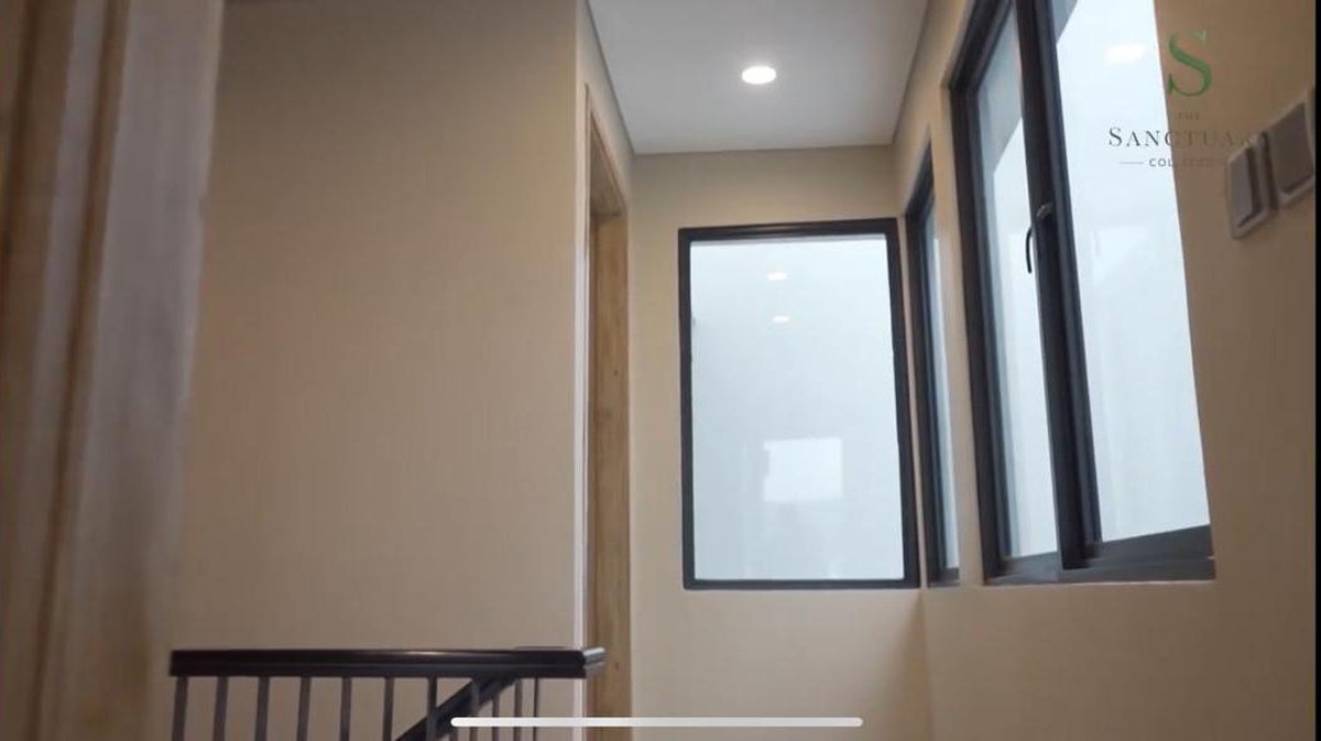 Desy Ratnasari memberikan satu unit rumah untuk anaknya agar bisa belajar mandiri&period; Yuk kita intip potret rumah mewah Nasywa&excl;