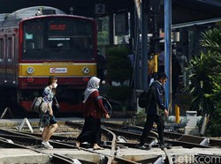 Pintu Stasiun Disekat Mulai Senin, Penumpang KRL Wajib Punya STRP