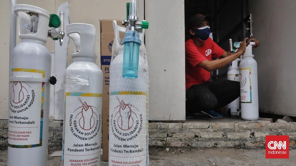 FOTO: Solidaritas Warga Saling Bantu Kebutuhan Oksigen
