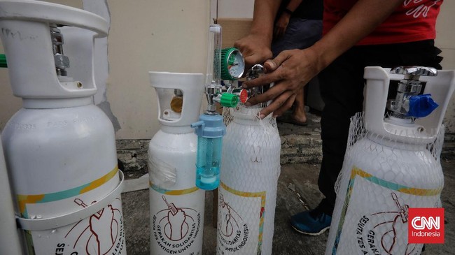 Pemerintah akan mengimpor 40 ribu ton oksigen cair (liquid oxygen) untuk berjaga-jaga di tengah kenaikan kasus covid-19.