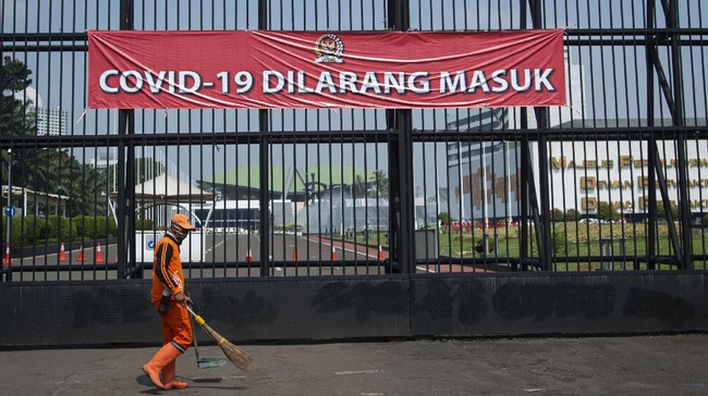 Wakil Ketua DPR mengatakan lembaganya telah memutuskan jumlah maksimal peserta rapat yang hadir di ruangan secara fisik menjadi 30 persen.