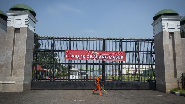 Sekretariat Jenderal (Setjen) DPR mencatat lonjakan kasus positif Covid-19 di kompleks parlemen menjadi 396 orang dari semula 234 kasus sepekan sebelumnya.