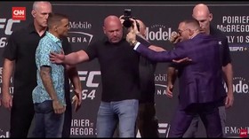 VIDEO: Detik-detik McGregor Tendang Poirier Jelang UFC 264