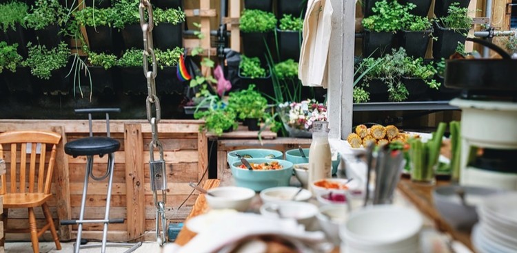 7 Tips Membuat Dapur Outdoor di Rumah Minimalis Biar semakin semangat masaknya, yuk buat dapur outdoor di rumah minimalis. Berikut tips membuat dapur outdoor agar tak bosan masak selama PPKM.