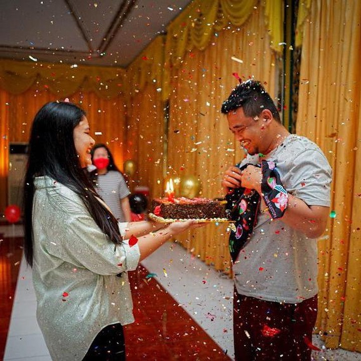 <p>Wali Kota Medan Bobby Nasution baru saja merayakan ulang tahunnya pada 6 Juli lalu, Bunda. Sang istri, Kahiyang Ayu pun memberikan kejutan spesial untuknya.  (Foto: Instagram @bobbynst)</p>