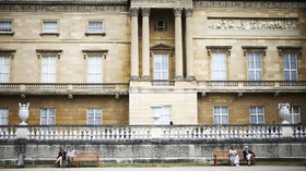 Pria Ditangkap Usai Panjat Gedung Garasi Dekat Istana Buckingham