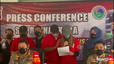 Akhirnya Muncul ke Publik, Nia Ramadhani Nangis Minta Maaf