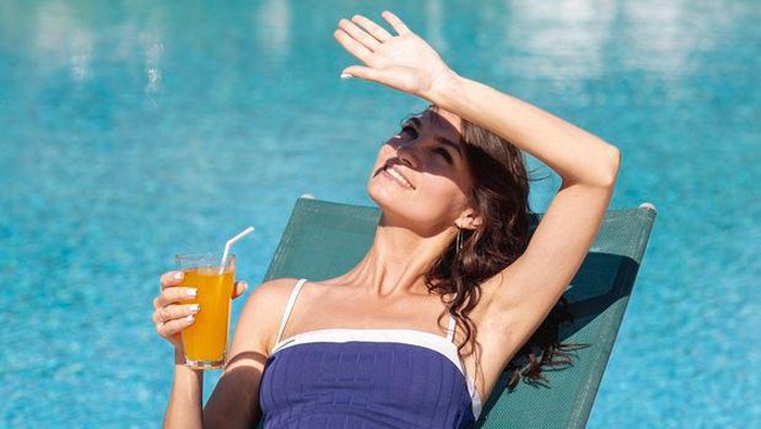 Kulit Belang Karena Kelamaan Berjemur, Berbahaya Nggak Sih?