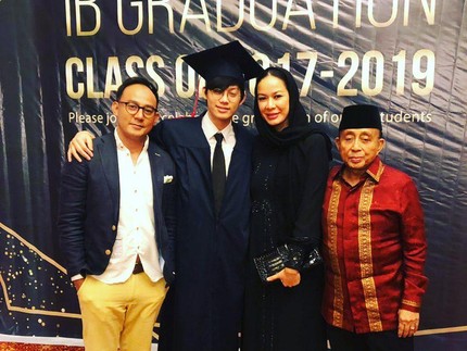 7 Foto Akrabnya Donna Latief dengan Anak Sambung, Beda 2 Tahun Bak Sahabat
