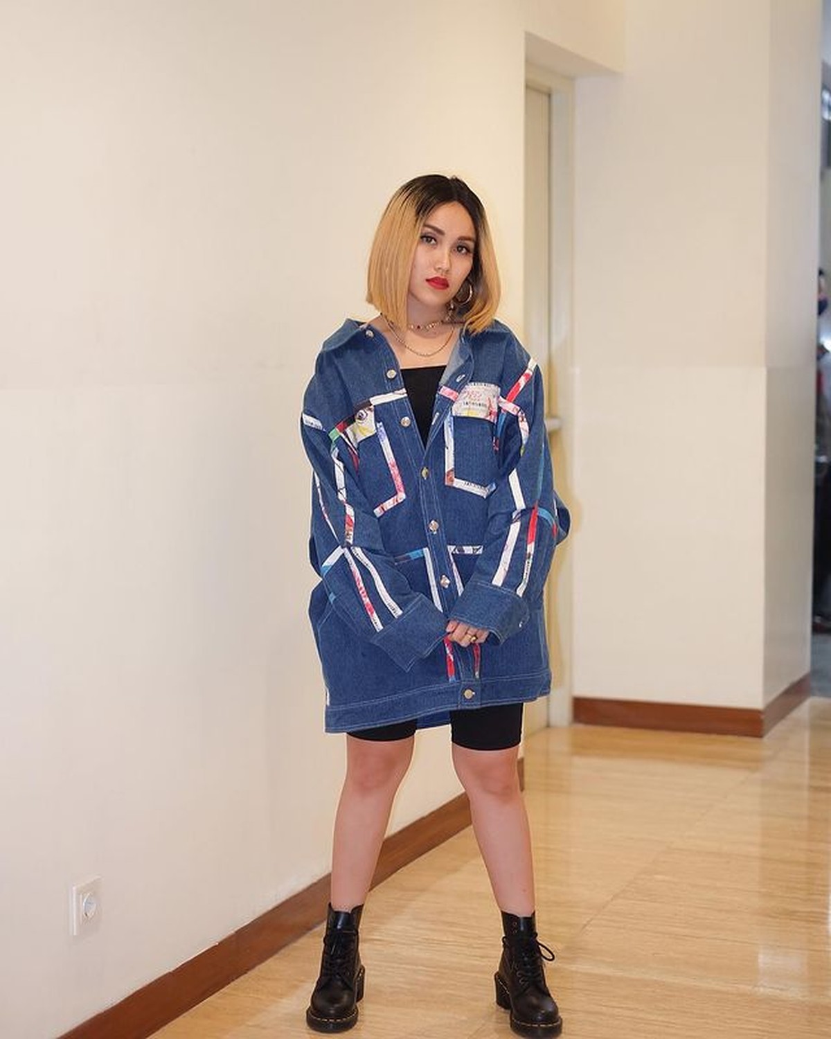 Ayu Ting Ting diketahui kerap berdandan ala cewek korea&period; Yuk kita intip bagaimana gayanya&excl;