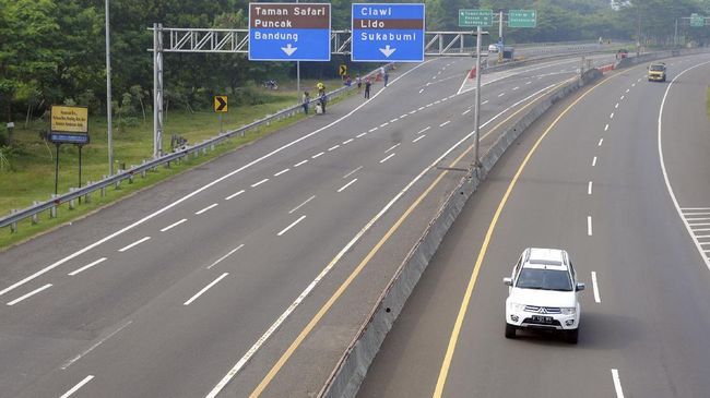 Selama tiga hari pelaksanaan tilang elektronik (ETLE) dalam 14 ruas jalan tol, 1-3 April 2022, tercatat ada 14.327 pelanggaran batas kecepatan mobil.