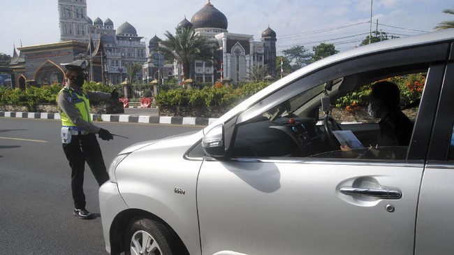 Koordinator PPKM Darurat kembali mengimbau agar seluruh pihak terus menekan mobilitas masyarakat hingga minus 30 persen, dengan target akhir minus 50 persen.