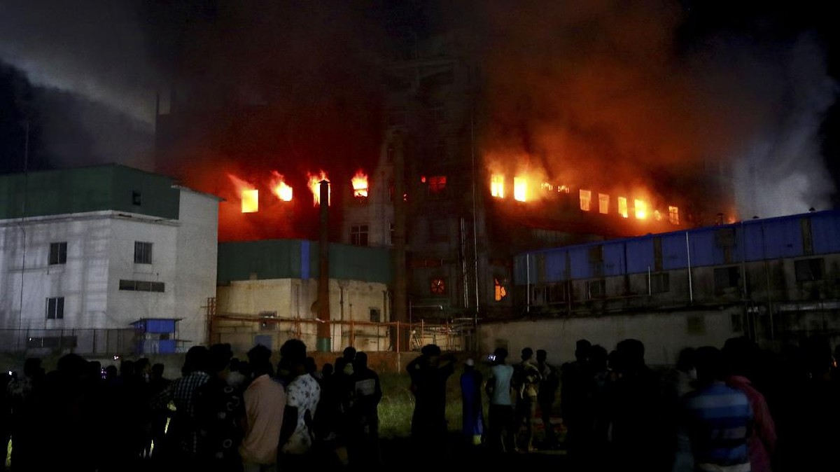 FOTO: Duka Akibat Kebakaran Maut di Bangladesh