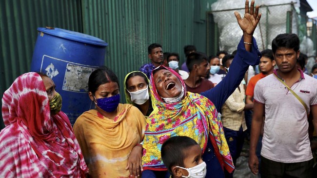 FOTO: Duka Akibat Kebakaran Maut di Bangladesh