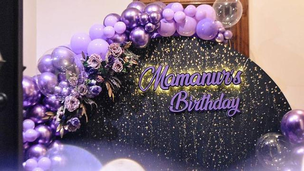 Aurel Hermansyah baru saja merayakan ulang tahunnya yang ke 23&period; Aurel dapat kejutan dari sang suami Atta&period; Yuk intip momennya&excl;