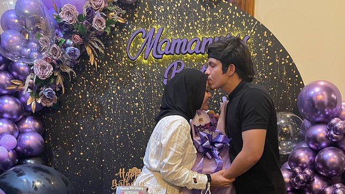 Aurel Hermansyah baru saja merayakan ulang tahunnya yang ke 23&period; Aurel dapat kejutan dari sang suami Atta&period; Yuk intip momennya&excl;