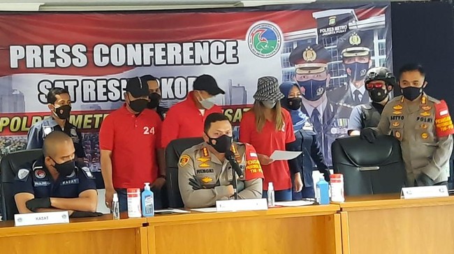 Terkait kasus Nia Ramadhani-Ardi Bakrie, pengedar disebut menaruh sabu di suatu tempat alias ditempel tanpa bertemu pembelinya.