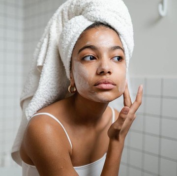 img-title Perbedaan Moisturizer dan Face Oil, Jangan Salah Pilih Pelembap Wajah!