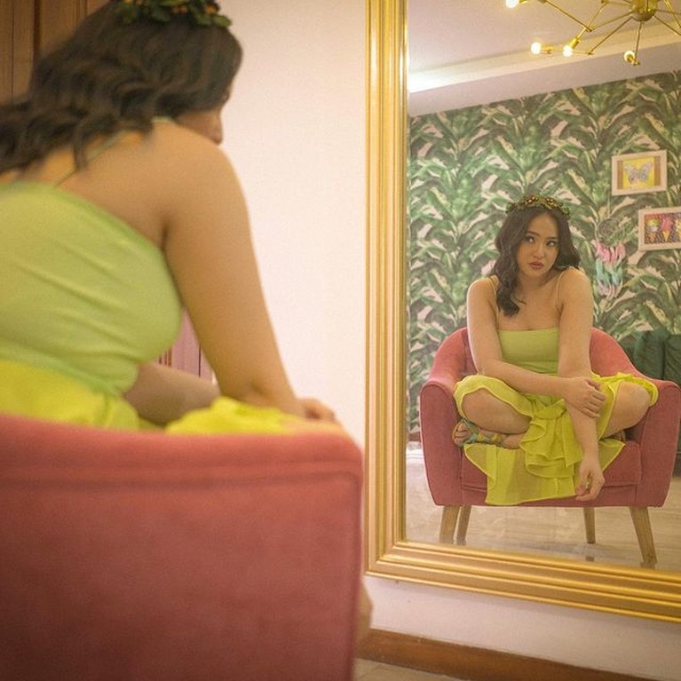 Potret Marshanda Tampil Percaya Diri dengan Badan Berisi Karena Konsumsi Obat Marshanda baru saja mengunggah fotonya dengan badan tampak berisi karena konsumsi obat gangguan bipolar. Yuk intip!
