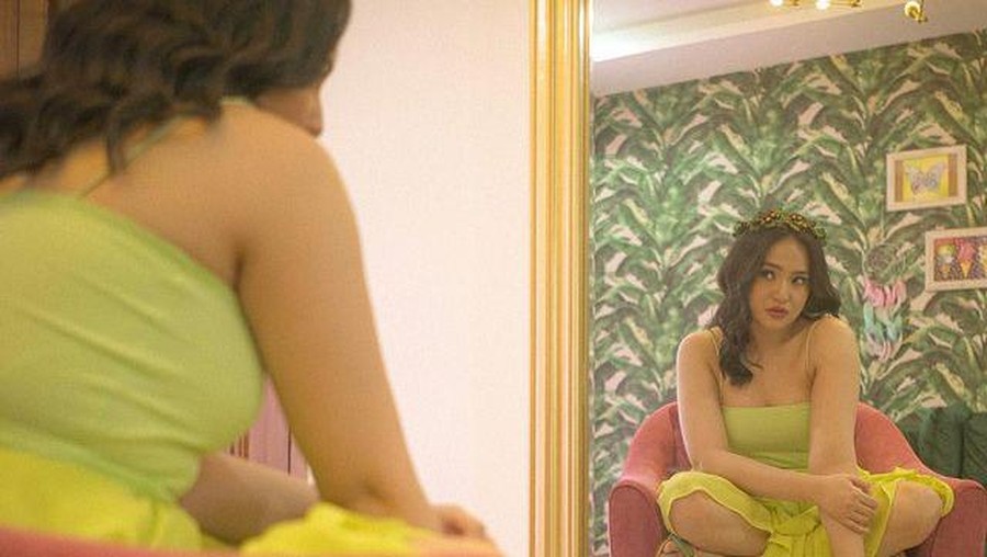 Marshanda baru saja mengunggah fotonya dengan badan tampak berisi karena konsumsi obat gangguan bipolar. Yuk intip!