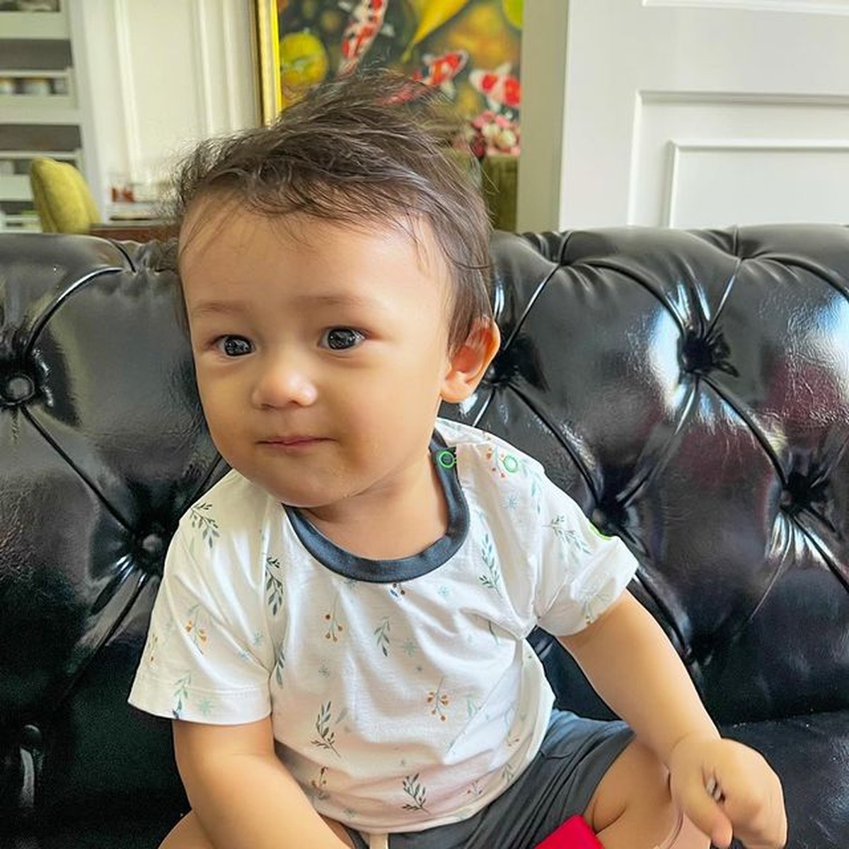 Potret Tampan Baby Saka Putra Ussy Sulistiawaty&comma; Si Tampan Vincenzo Cilik