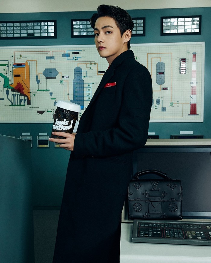 BTS' Hyung Jin Stuns As The Showstopper Of The Louis Vuitton Fall