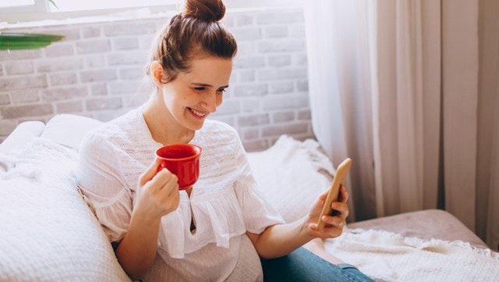 Jangan Emosi, Ini 4 Cara Menghadapi Pasangan yang Suka Lama Membalas Pesan