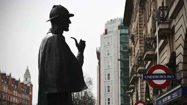 Sebelum pandemi virus Corona melanda, Inggris ramai didatangi wisatawan mancanegara yang ingin pelesir dalam nuansa Sherlock Holmes.