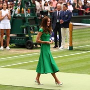Inspirasi Gaya Stylish Kate Middleton dengan Pakai Midi Skirt, Auto Elegan ala Bangsawan!