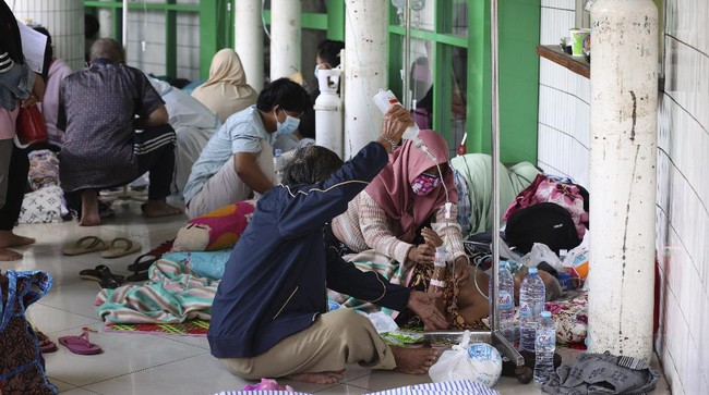 Sejumlah RS di Padang, kekurangan oksigen medis untuk perawatan pasien Covid-19. RS Hermina Padang bahkan harus mengeluarkan duit lebih untuk membeli oksigen.