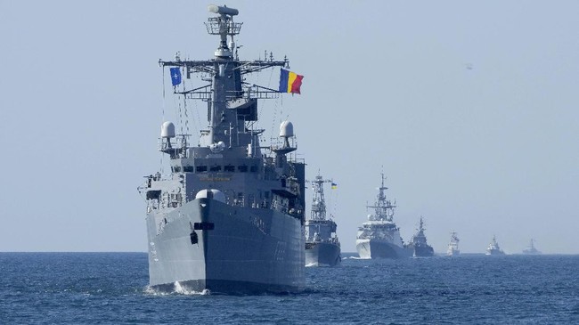 Sokongan bantuan militer menjadi salah satu penyebab Ukraina berani menghadapi Rusia yang mengancam menyerang negara tetangganya itu.