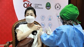 OJK Bantu Salurkan Vaksin Covid-19 untuk 10 Juta Orang