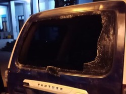 Operasi PPKM Darurat di Surabaya Ricuh, Satu Mobil Polisi Rusak Dilempari Warga