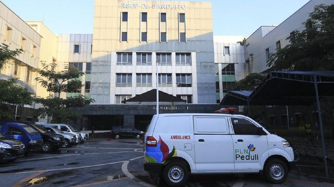 PLN Siagakan 3.940 Personel di RS Jateng dan DIY PLN menerjunkan 3.940 personel untuk bersiaga di 320 rumah sakit rujukan, di antaranya sebanyak 295 RS di Jawa Tengah dan 25 RS di DIY dalam masa PPKM Darurat.