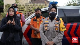 Polisi RIngkus Provokator Ricuh Warga Kenjeran-Petugas PPKM