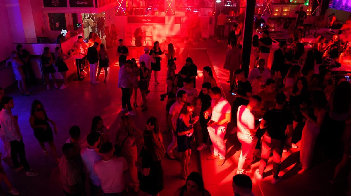 FOTO: Ramai Klub Malam di Perancis Kala Varian Delta Merebak
