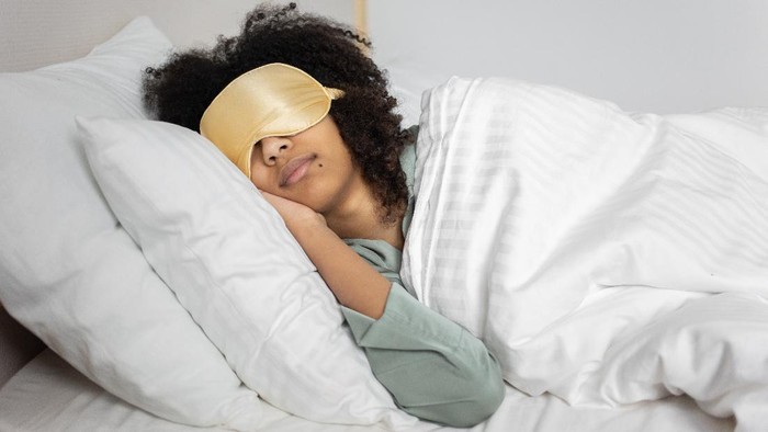 5 Manfaat Gunakan Eye Mask Sutra, Bantu Ciptakan Tidur Berkualitas