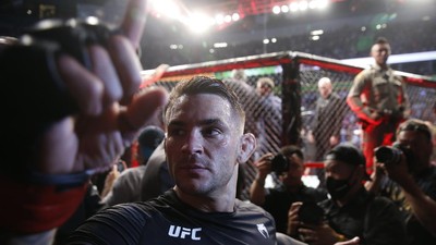 UFC 281: Duel Brutal Berdarah, Poirier Kalahkan Chandler di Ronde 3