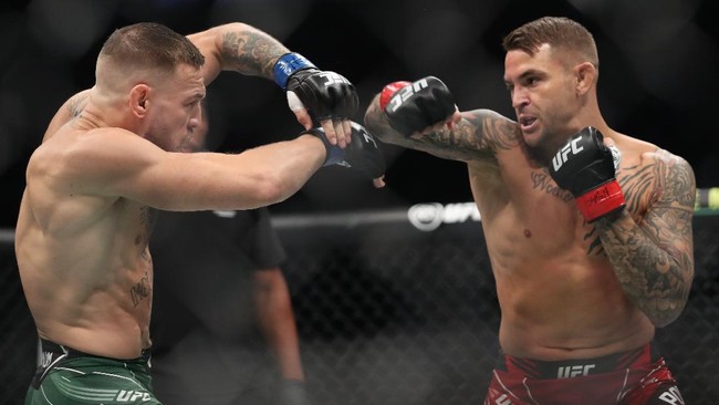 Poirier Tak Yakin McGregor Kembali ke UFC Dustin Poirier buka-bukaan tentang peluang kembalinya Conor McGregor ke UFC (Ultimate Fighting Championship).