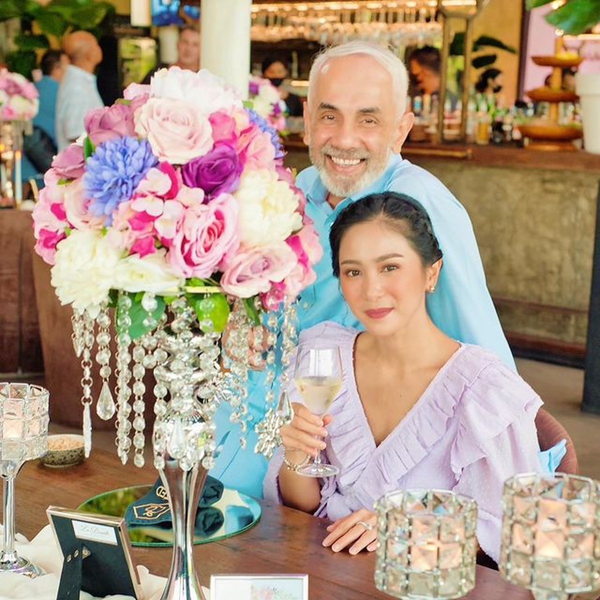 Bunga Zainal dan sang suami Sukdevh Sing memang kerap menjadi sorotan publik&period; Yuk kita intip momen romantis mereka&excl;