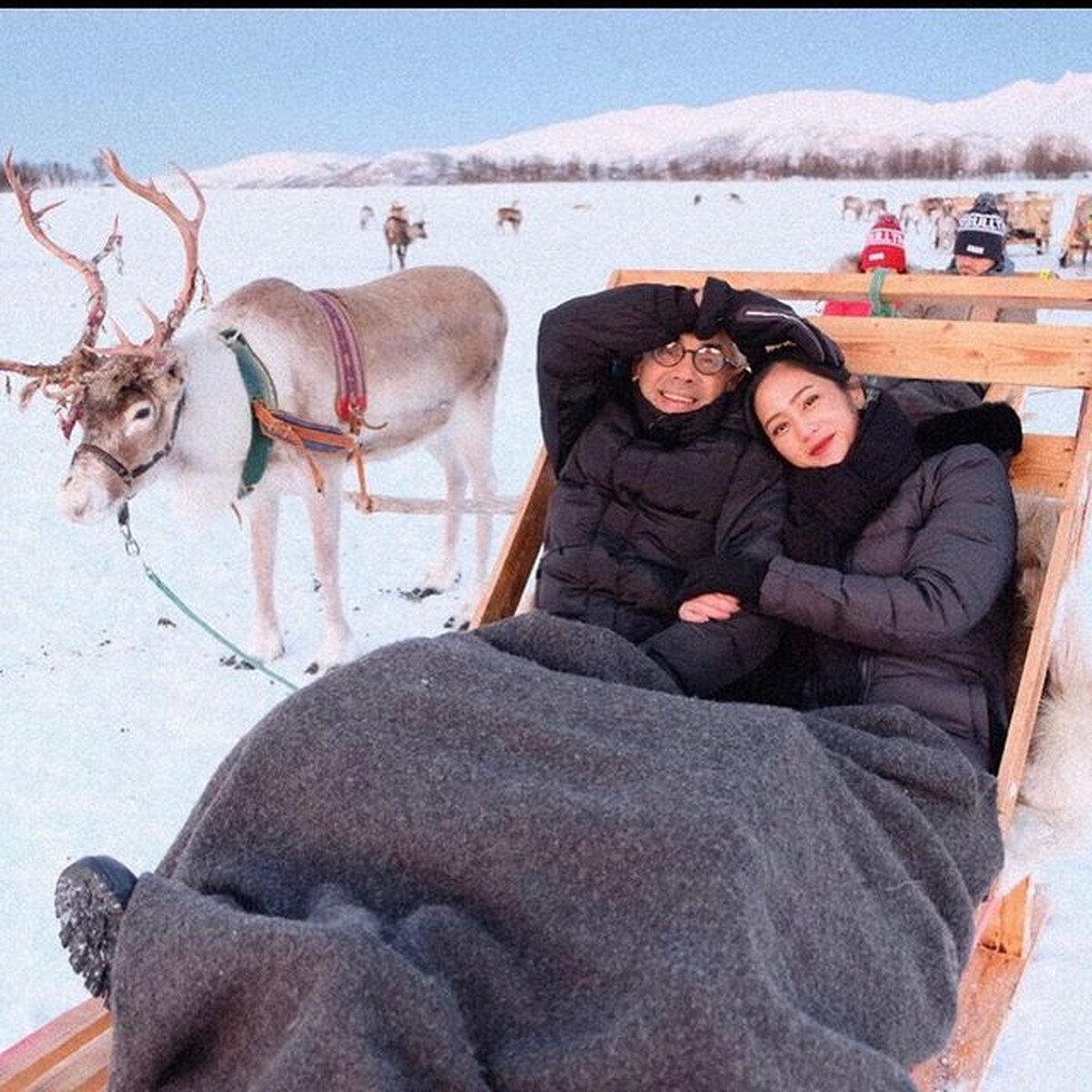 Bunga Zainal dan sang suami Sukdevh Sing memang kerap menjadi sorotan publik&period; Yuk kita intip momen romantis mereka&excl;