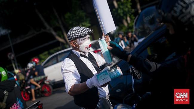 Di Provinsi Nusa Tenggara Timur ada 3 daerah yang melaksanakan PPKM level 4 yakni Kota Kupang, Kabupaten Sikka, dan Kabupaten Sumba Timur.