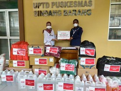 Hutama Karya Bagikan 500 APD & Paket Sembako untuk Nakes di Bogor