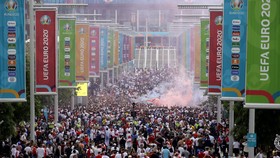 UEFA Sanksi Inggris Buntut Rusuh Final Euro 2020