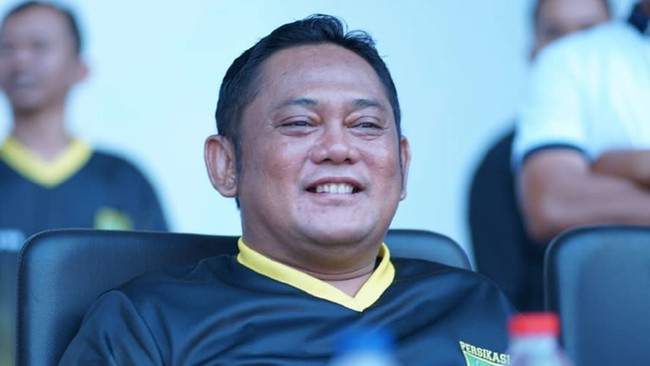 Bupati Bekasi Eka Supria Atmaja meninggal dunia pada Minggu, (11/7). Eka dikabarkan meninggal karena covid-19.