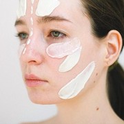 Kiat Memilih Skincare untuk Kulit Kering dan Berjerawat agar Tetap Lembap