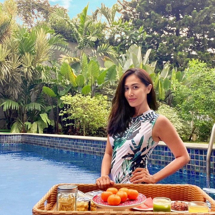 <p>Diah benar-benar tak terlihat berusia 50 tahun, ya? Bagaimana menurut Bunda? (Foto: Instagram @dps_diahpermatasari)</p>