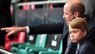 Ekspresi Lucu Pangeran George Saat Nonton Piala Eropa Disorot Pangeran George ikut kedua orang tuanya menonton piala Eropa secara langsung di Stadion. Yuk kita intip potretnya!
