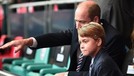 Ekspresi Lucu Pangeran George Saat Nonton Piala Eropa Disorot Pangeran George ikut kedua orang tuanya menonton piala Eropa secara langsung di Stadion. Yuk kita intip potretnya!