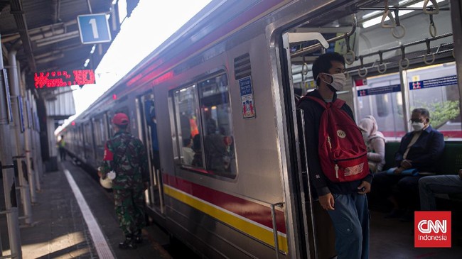 Dirut KAI Didiek Hartantyo mengungkapkan jumlah penumpang KRL merosot menjadi 52 ribu orang per hari selama penerimaan PPKM berbasis level.